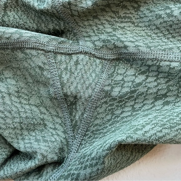 All in Motion Green Snakeskin High-Rise 7/8 Leggings & Sports Bra Set Sz Large - Picture 15 of 16